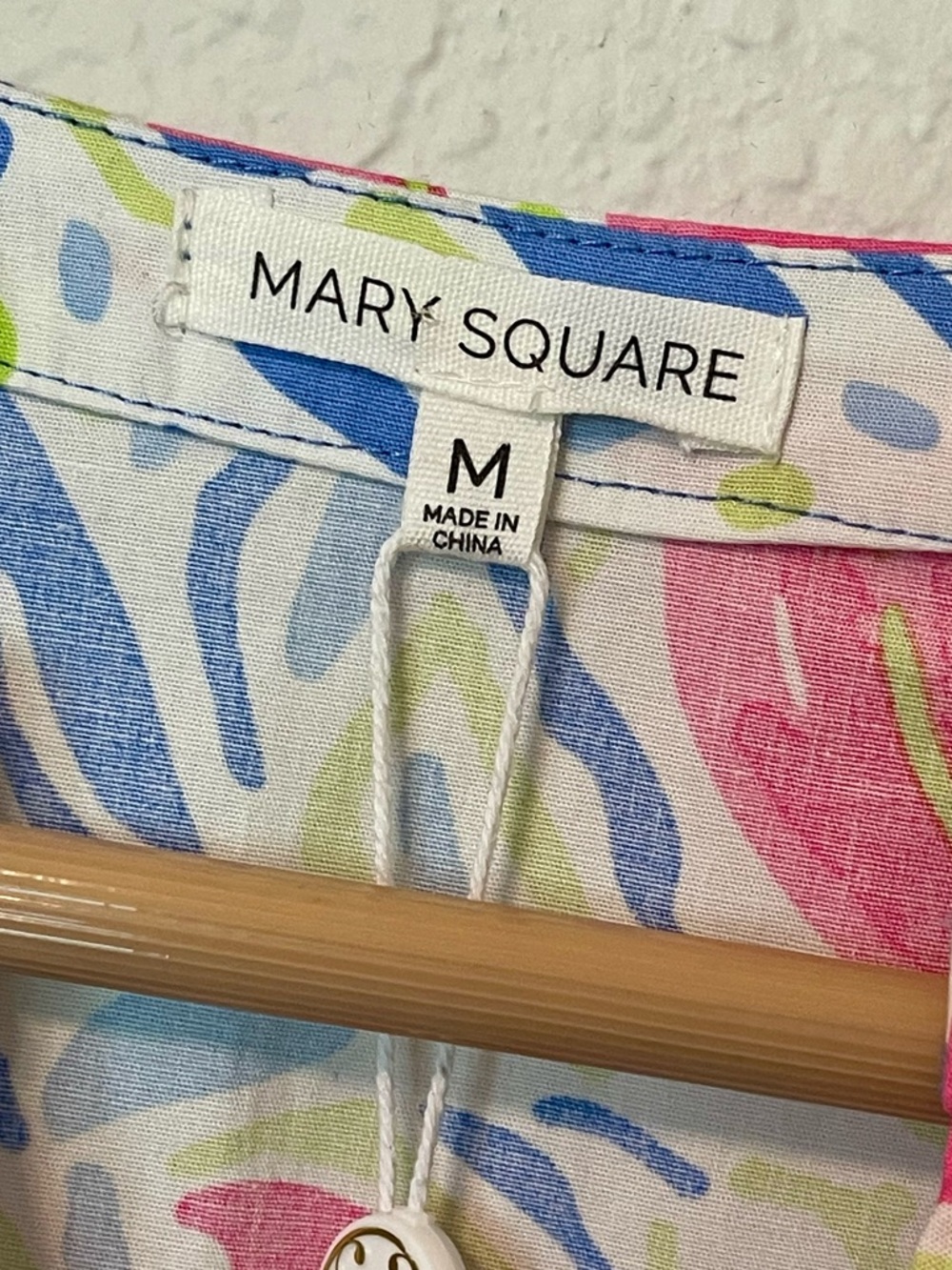 Palmer Dress Hibiscus Harmony White Mary Square Sz M Coastal Vacation NWT - Picture 8 of 12